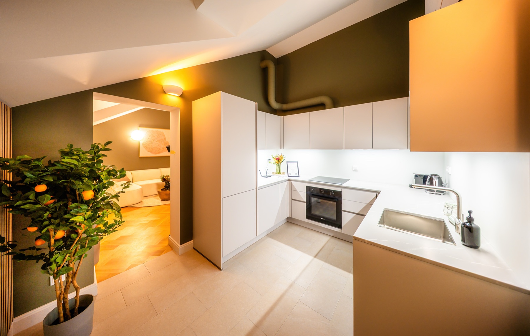 Top-floor loft suite · photo 2