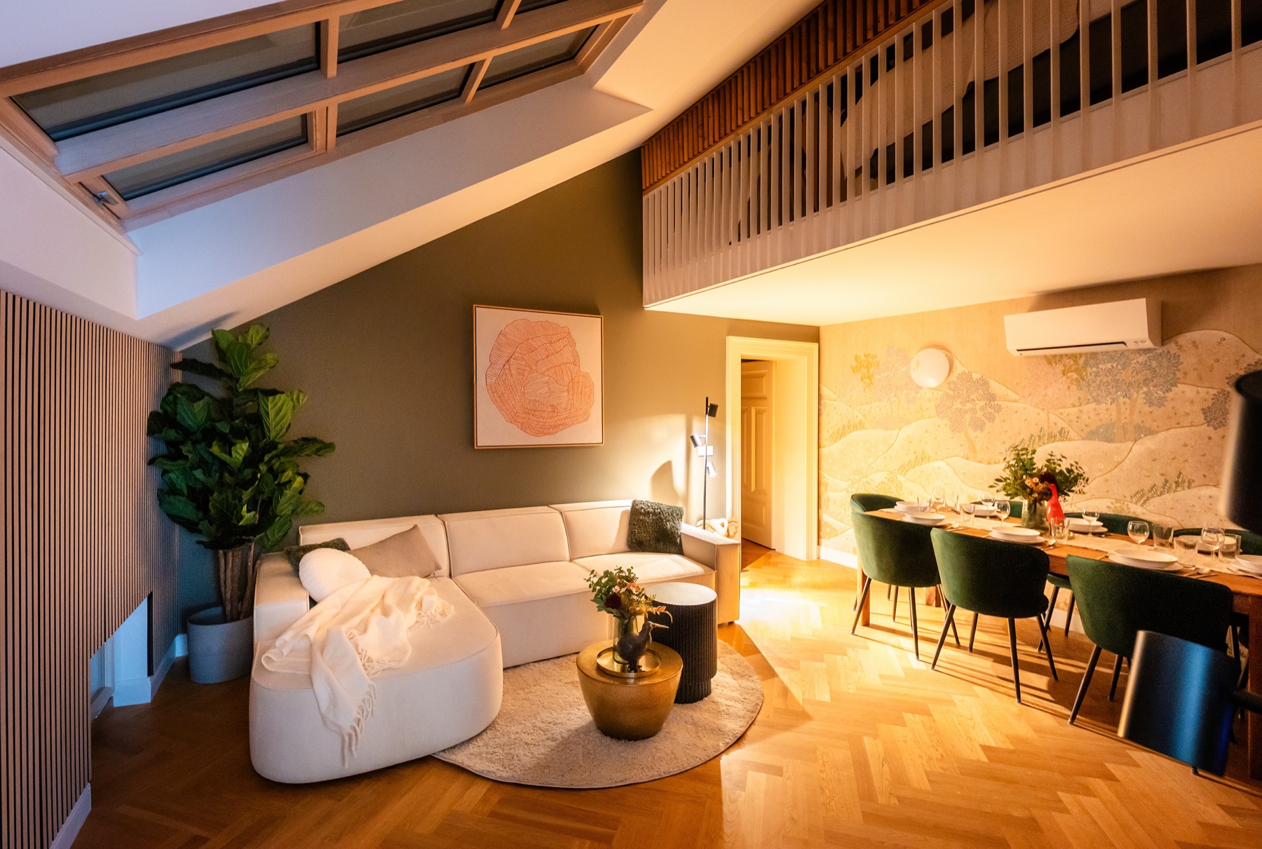 Top-floor loft suite · photo 3