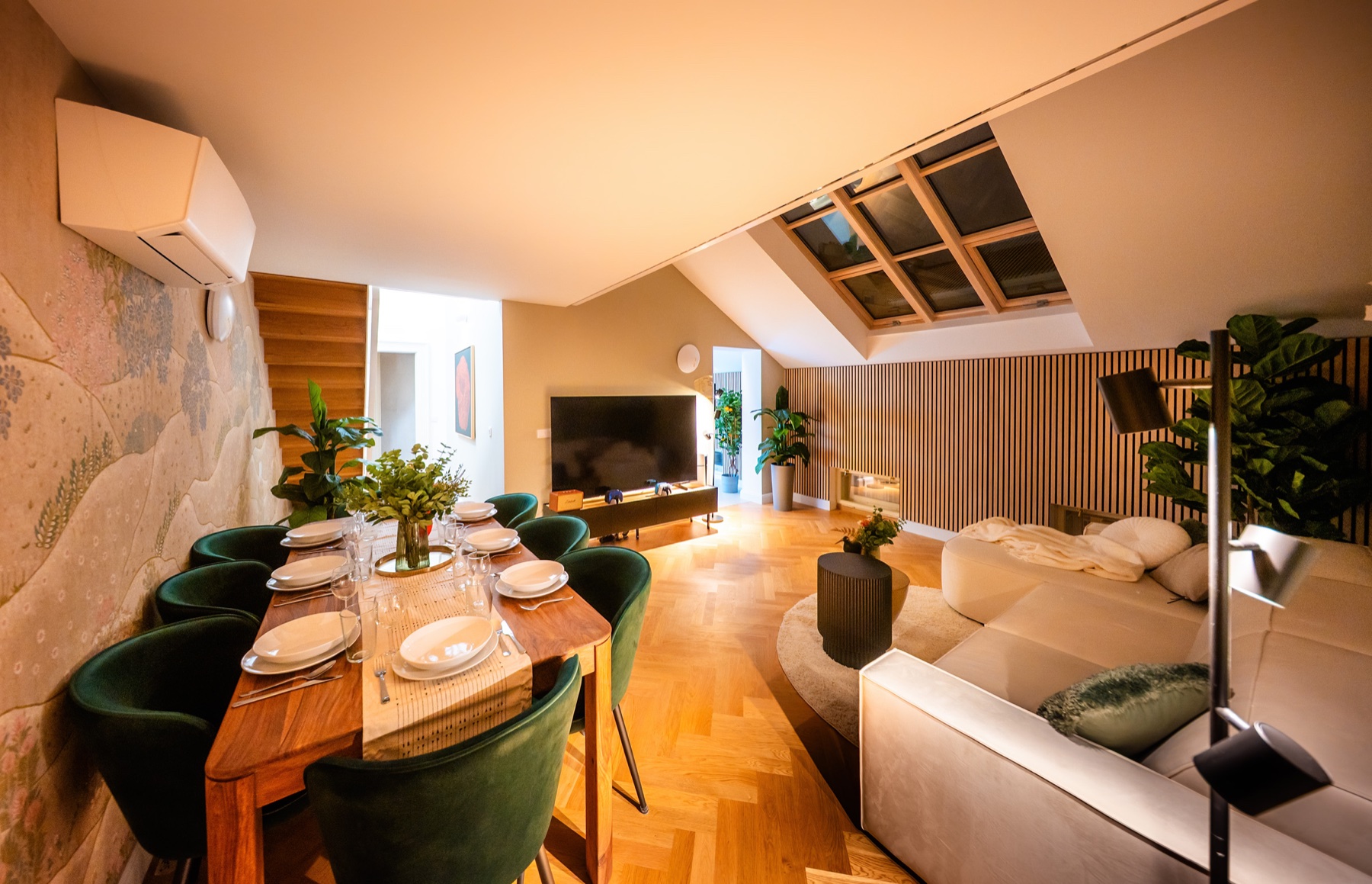 Top-floor loft suite · photo 5